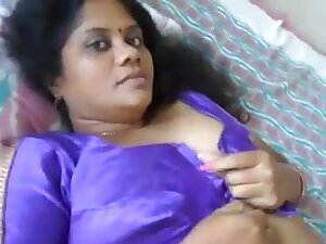 Purple saree bhabhi sucking cock like pro