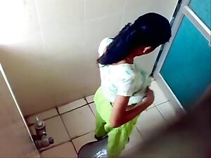 Mumbai College Girl Pissing