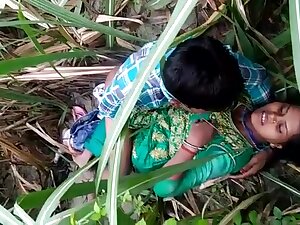 Dehati Lovers Having Sex In A Grass Field