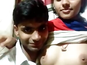 Amateur Desi Teen Lovers Ki Kissing And Boob Sucking Video