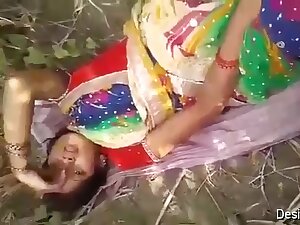 Exclusive- Desi Randi Bhabhi Outdoor Sex With 2 Young Guys