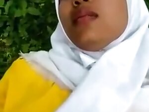 Sexy Sri Lankan Lovers Outdoor Sex