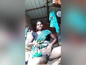 Today Exclusive- Desi Bhabhi Showing Her Ass And Pussy On Video Call Part 2