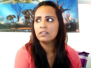 Desi Horny Aunty smoking n showing everythng