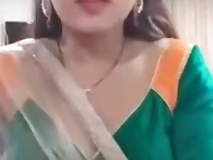 indian girl doing selfies with boyfriend.mp4