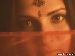 Hot Indian lady doing the traditional raunchy stomach dancing