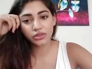 Slut doing seflies and dancing