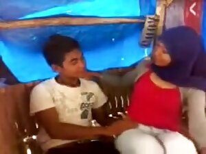 Indian scandal video of a girl giving blowjob