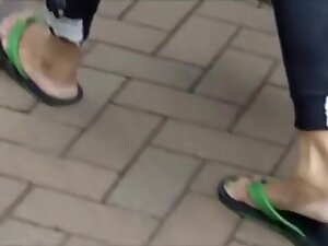 Candid Indian mature dry creamy soles - Feet-Fetishtube.com
