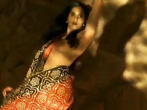 Erotic Indian Girlfriend From Bollywood