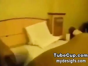 Indian Teen College Girl Enjoyed with her BF in Hotel and allow to Recorded Sex Video