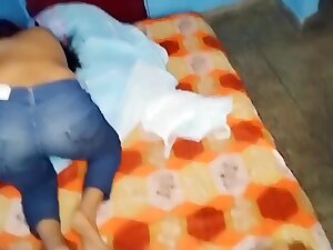 Bhabi Ne Chut Marwane Ke Liye Dewar Ka Land Pakad - Li Ya