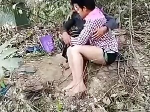 schoo boy fuck his girlfriend in the forest