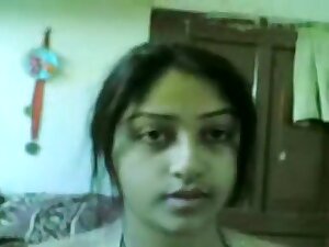 Desi Beautiful Indian Girl Showing Boobs