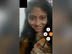 Today Exclusive- Sexy Bhabhi Shows Boobs On Video Call