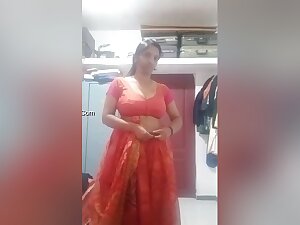 Today Exclusive -bhabhi Shows Her Boobs And Pussy