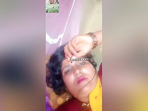 Village Bhabhi Shows Her Boobs And Pussy
