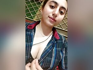 Sexy Paki Girl Shows Her Boobs Part 2