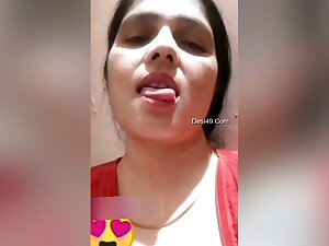 Today Exclusive -sexy Desi Bhabhi Shows Her Boobs And Pussy