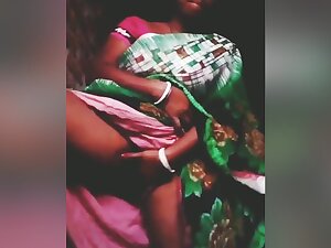 Today Exclusive- Desi Village Bhabhi Showing Fingerring