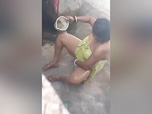 Today Exclusive- Desi Bhabhi Bathing Capture By Hidden Cam Part 1