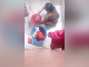 Today Exclusive- Desi Bhabhi Bathing Record By Hidden Cam