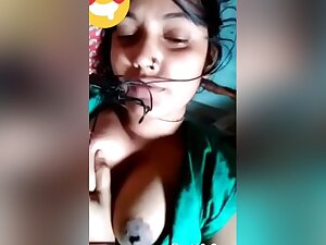Today Exclusive- Boudi Shows Boobs On Video Call