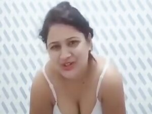 Cheating Indian Mom Exposing Naked Mms