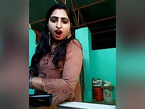 Sexy Bhabhi Shows Her Boobs And Big Ass