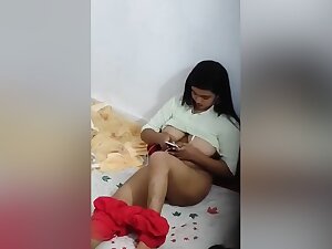 Sexy Desi Girl Shows Her Boobs And Pussy To Lover On Vc Capture In Hidden Cam