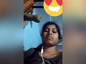 Today Exclusive- Desi Girl Showing Her Boobs On Video Call