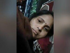Exclusive- Sexy Look Desi Bhabhi Showing Her Big Boobs On Video Call