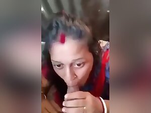 Desi Randi Boudi Sucking Dewar Dick