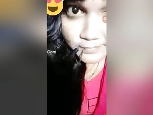 Exclusive- Cute Look Desi Girl Showing Her Boobs And Pussy On Video Call