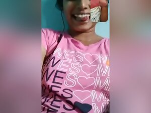 Today Exclusive- Cute Desi Girl Showing Her Boobs