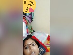 Desi Bhabhi Shows Her Pussy On Video Call