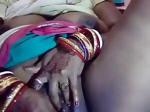 Local Desi Mami Masturbating Using Brinjal Inside Pussy