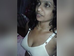 Today Exclusive- Desi Boudi Boobs Sucking And Handjob