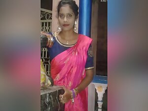 Today Exclusive- Sexy Odia Bhabhi Changing Cloths