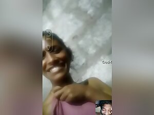 Today Exclusive- Desi Village Gf Showing Her Boobs