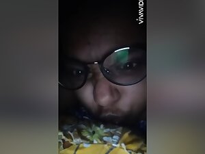 Today Exclusive- Cute Girl Showing Her Boobs And Pussy On Video Call