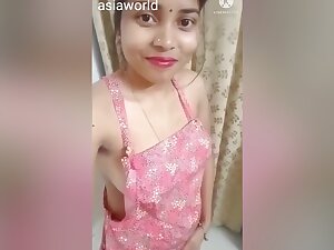 Today Exclusive -desi Riya Bhabhi Shows Her Boobs