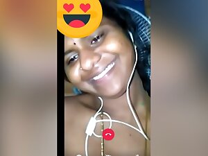 Today Exclusive- Sexy Tamil Bhabhi Showing Her Boobs And Pussy To Lover On Video Call