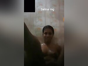 Today Exclusive- Desi Village Boudi Showing Her Boobs And Pussy