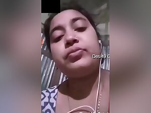Today Exclusive- Bengali Girl Showing Her Boobs And Pussy On Video Call Part 13