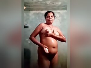 Today Exclusive- Tamil Bhabhi Record Her Bathing Video Part 3