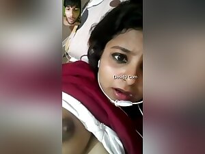Today Exclusive- Super Sexy Look Desi Girl Showing Her Boobs To Lover On Video Call