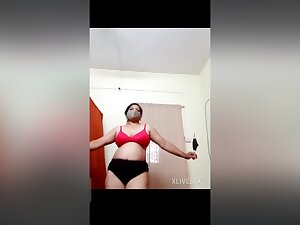 Marathi Divya Aunty Show His Big Ass And Nude Dance On The Camera