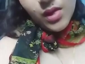 Bangladeshi Call Girl Mitu Showing Her Tits