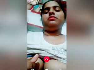Today Exclusive- Sexy Desi Girl Showing Her Boobs On Video Call